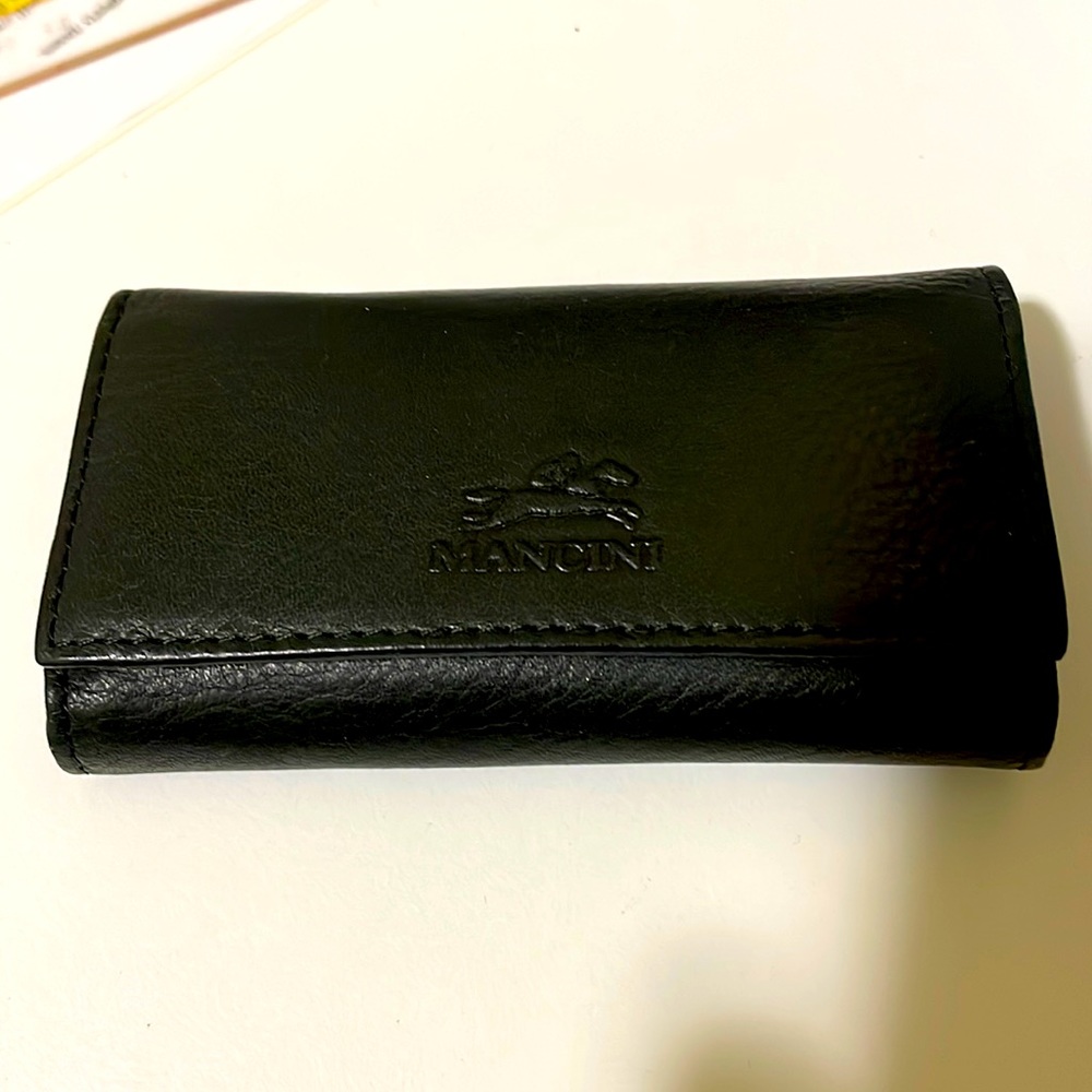 NEW- Mancini Brand- Leather Key Case- Black
